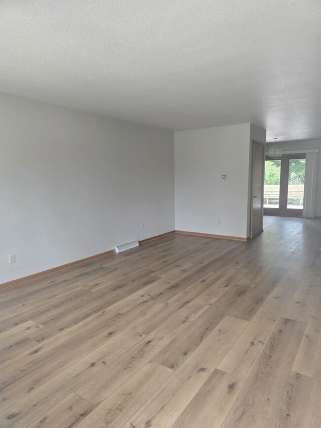 Building Photo - W3176 Elm Ln
