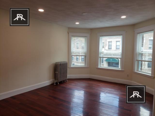 Foto del edificio - 4 bedroom in Allston MA 02134