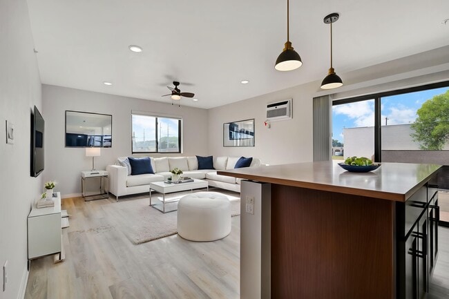Building Photo - Hobart Drive Apartments