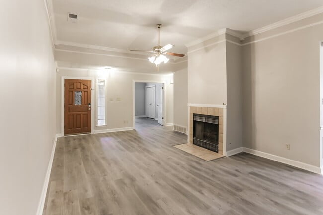 Building Photo - 6643 Collins Way Dr
