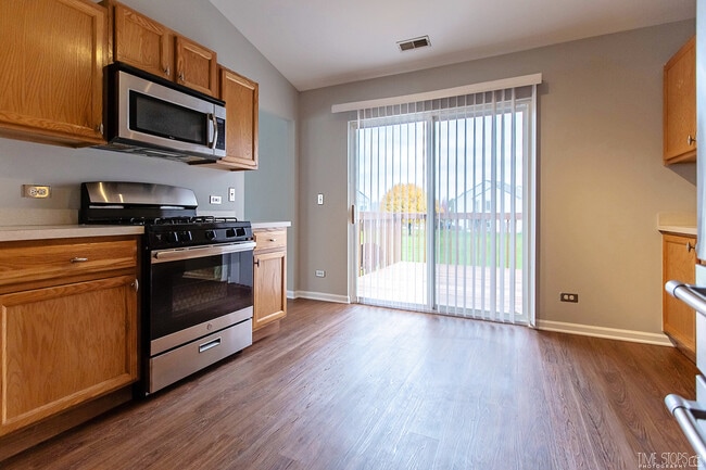 Building Photo - 3321 Bromley Ln