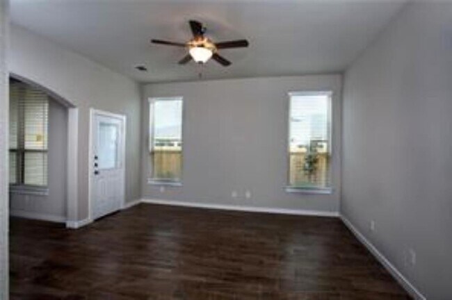 Foto del edificio - 143 Lakeview Ct