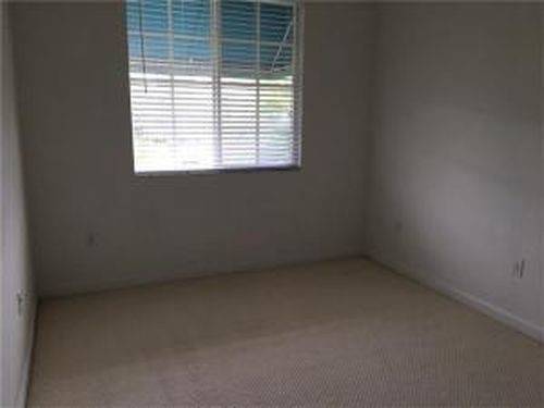 Building Photo - 708 SE 2nd St