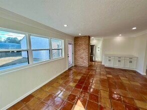 Building Photo - 6275 Westgate Dr