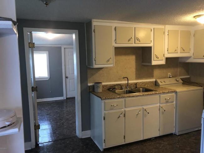 Foto del edificio - 7712 Long Ridge Rd