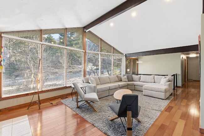 Building Photo - 8682 Alpen Cir