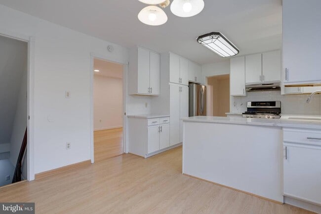 Foto del edificio - 8122 Truro Ct