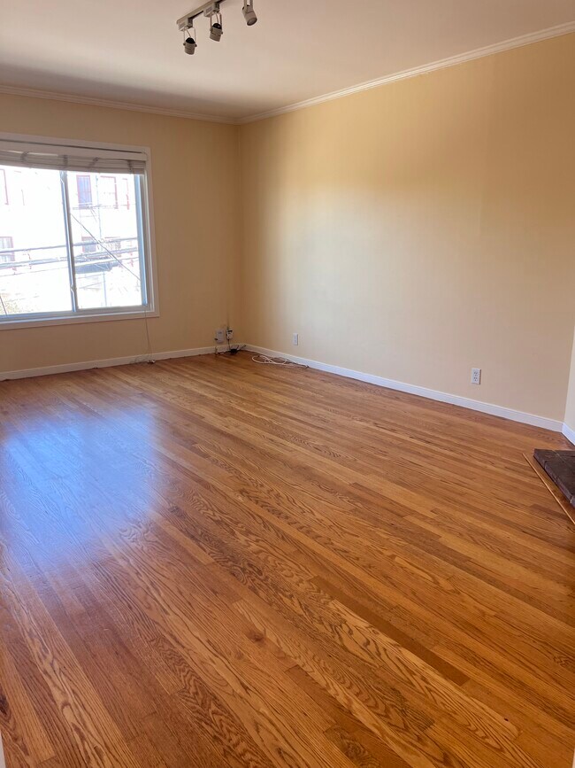 Building Photo - 611 Taraval St