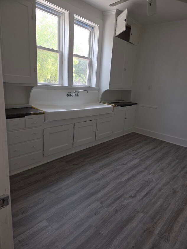 Foto del edificio - 138 N Main Street Apt B