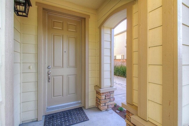 Building Photo - 1,812 Square Foot Two level 3 bedroom  2.5...