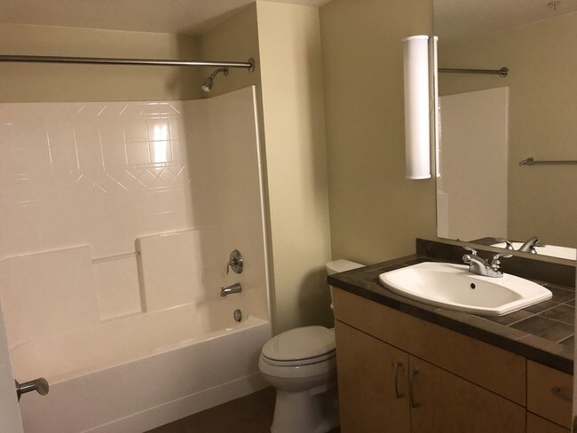 Building Photo - Great Downtown Boise 2 bedroom Condo!