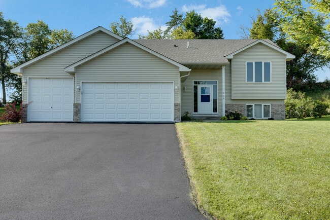 Front Exterior - 809 Quail Pkwy