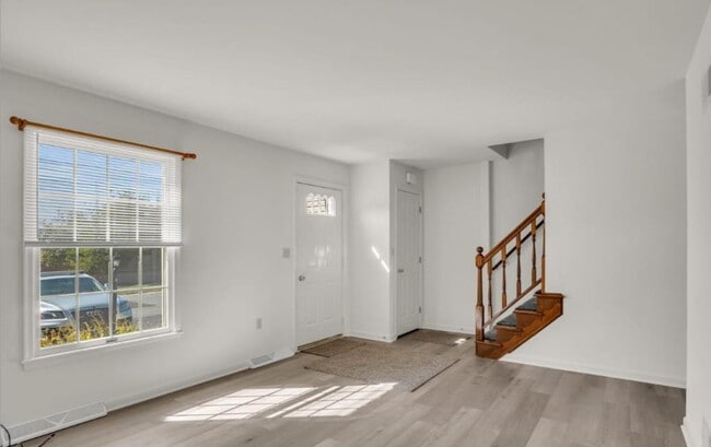 Foto del edificio - 653 Park Ridge Dr