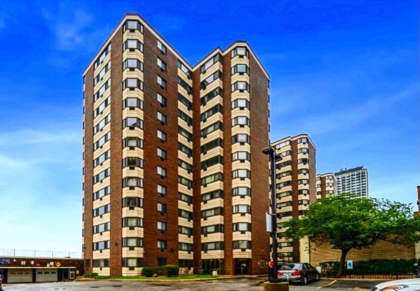 Primary Photo - 7337 S South Shore Dr