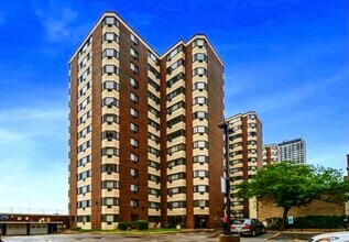 Building Photo - 7337 S South Shore Dr