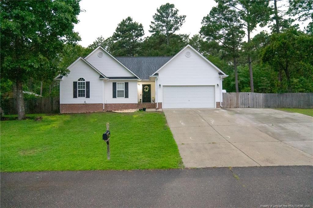 Foto principal - 143 Haywood Dr
