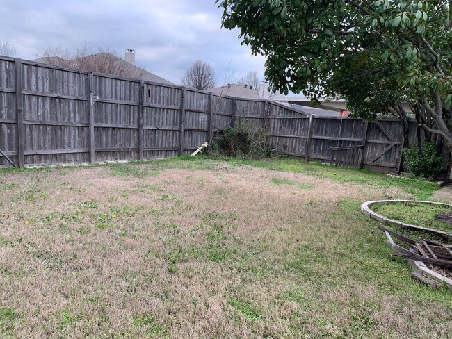 Building Photo - Beautiful 4 bedroom 2 bath home