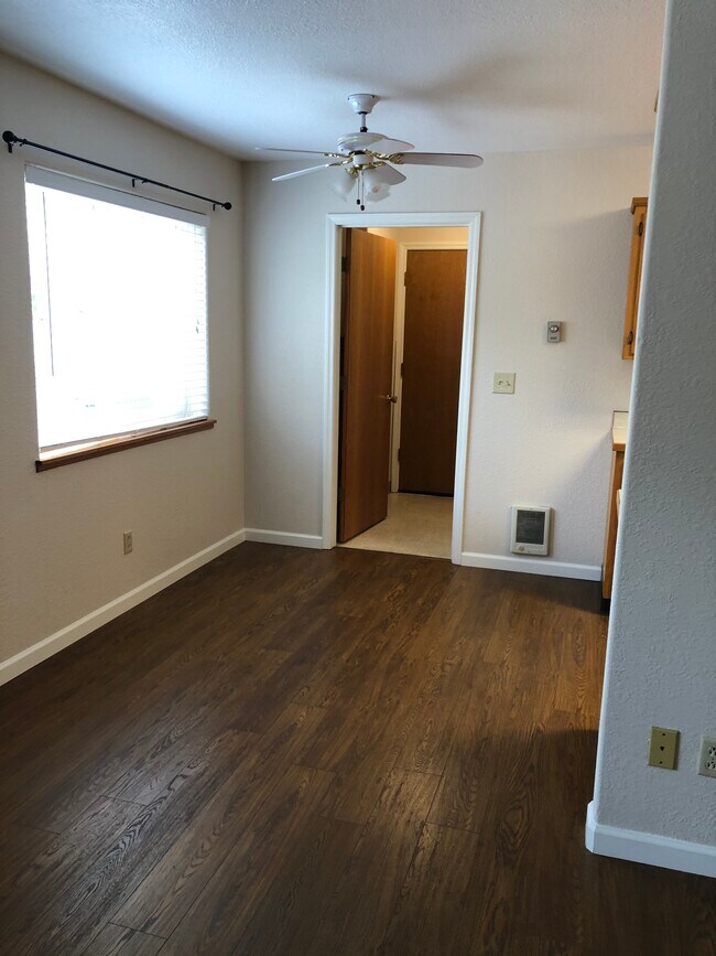 Building Photo - 5534 Glenridge Way