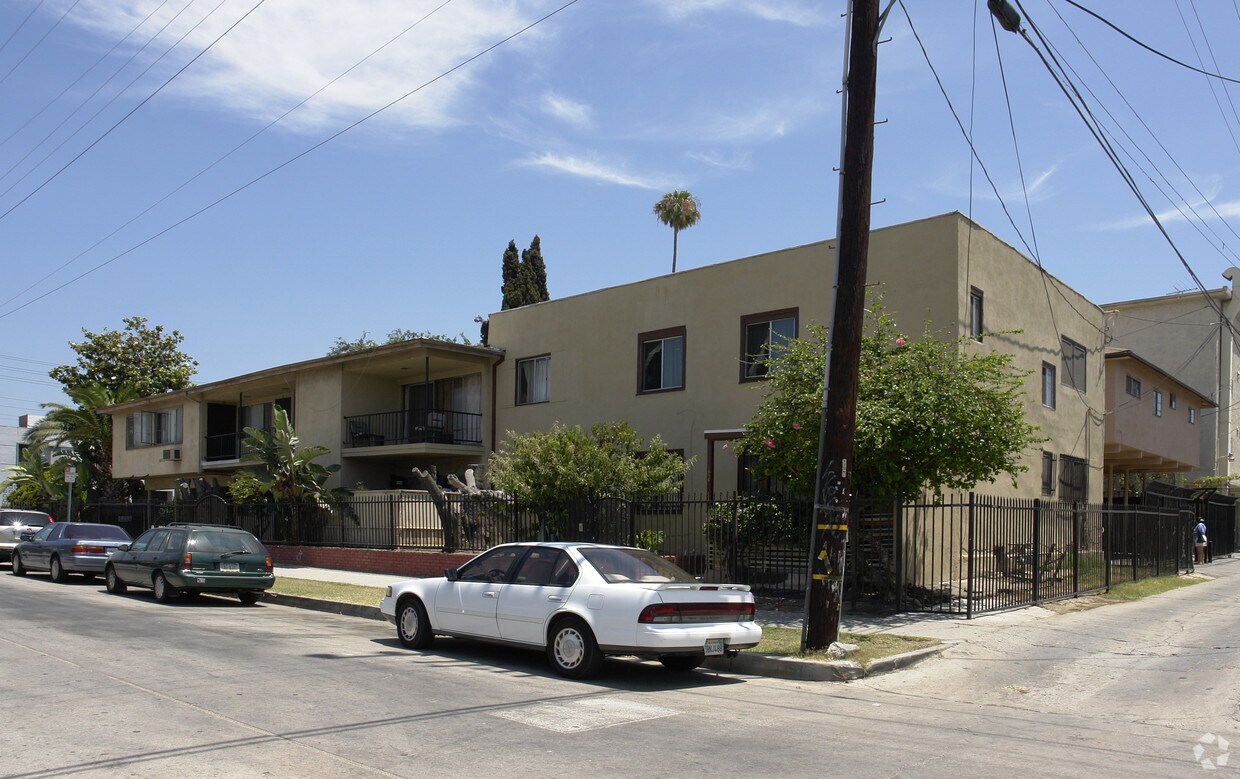 Foto principal - 1014 N El Centro Ave
