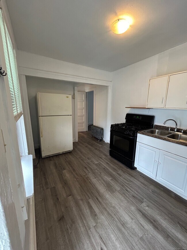 Foto del edificio - 125 Poquonnock Rd