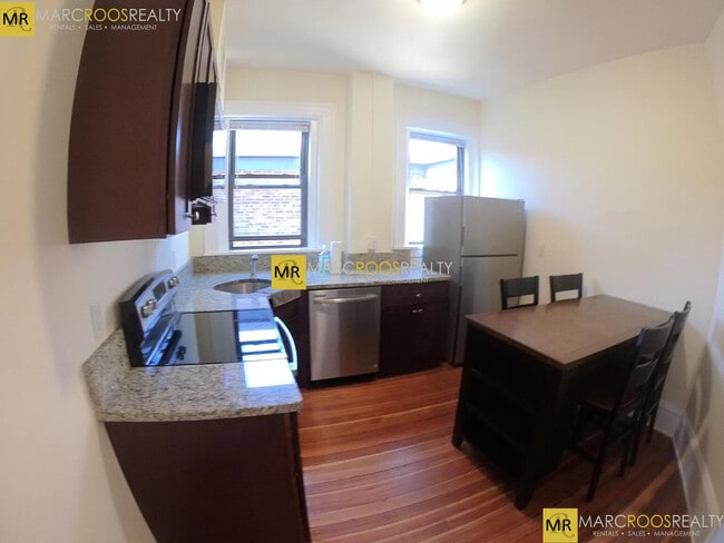 Building Photo - 1475 Beacon St