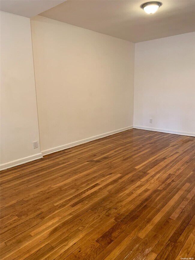 Foto del edificio - 955 E 55th St
