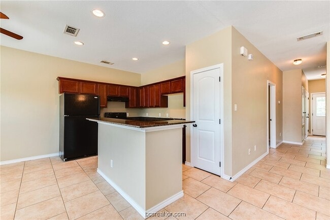 Building Photo - 1811 George Bush Dr E