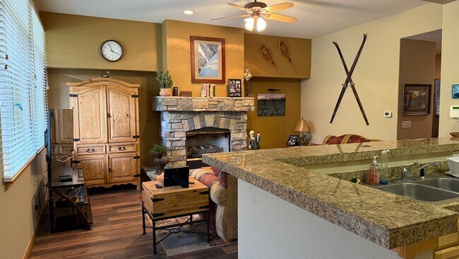 Building Photo - 6 MONTH WINTER RENTAL 3BD 4BA RIVERFRONT T...