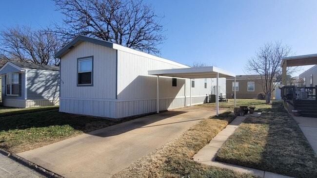 Building Photo - 3/2/1 CARPORT FOR LEASE - COMMANDER'S PALA...