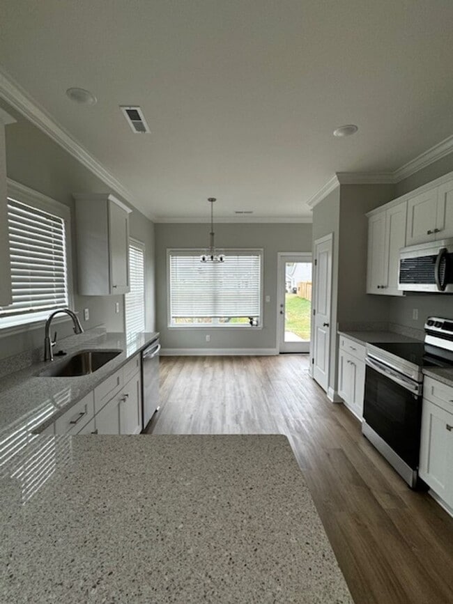 Building Photo - *COMING SOON* New 2 Bed 2 Bath townhouse