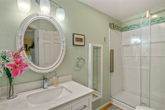 Downstairs Walk-In Shower - 20043 Forest Park Dr NE