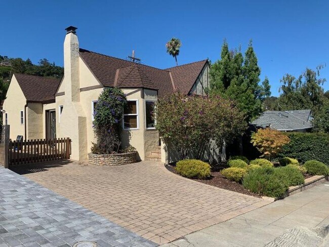 Building Photo - 3 bedroom in Belmont CA 94002