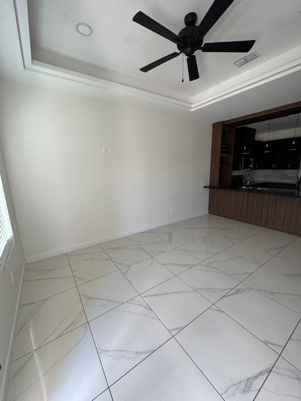 Foto del edificio - 1515 W B St