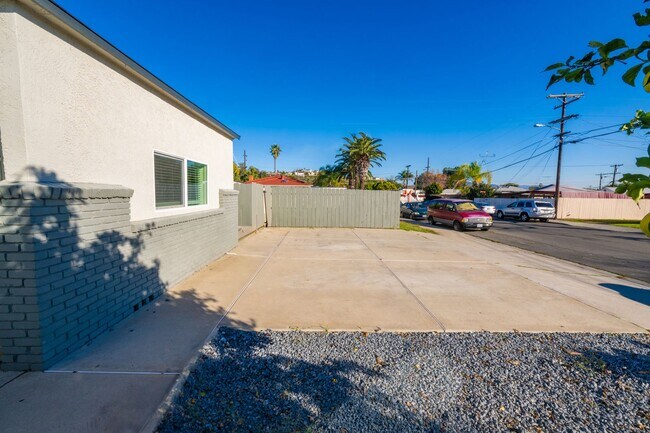Foto del edificio - READY NOW!! 3BR/1BA - La Mesa Home (Shared...
