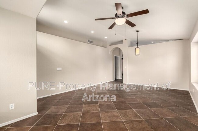 Building Photo - 2701 E Anderson Dr