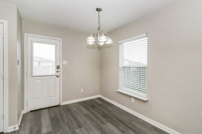 Foto del edificio - 428 Ruby Ln