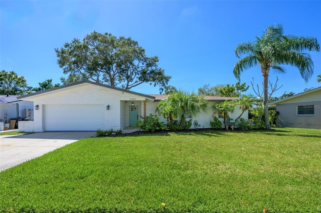 Primary Photo - 5700 Bayou Grande Blvd NE
