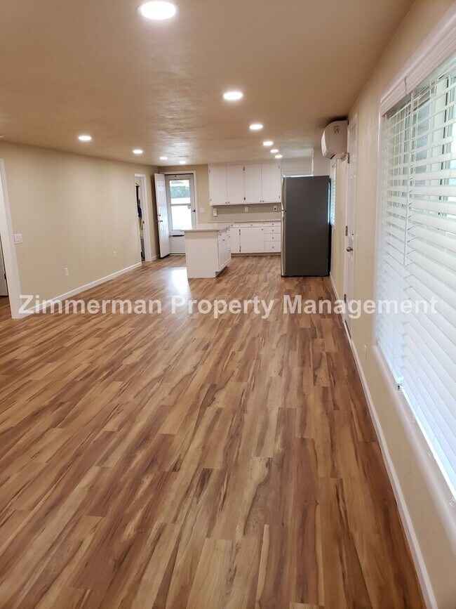 Building Photo - 3BD/1.5 River Road House With RV Parking!