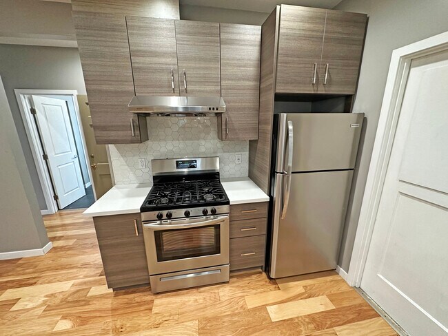 Photo - 1637 Hyde St Apartments