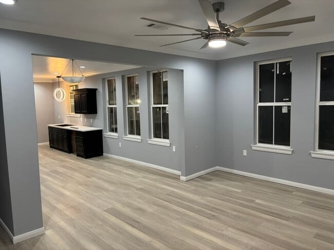 Building Photo - 4809 Longfellow Dr