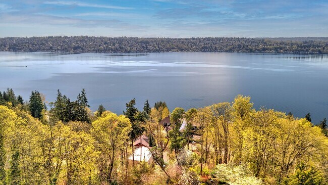 Foto del edificio - 5bd/5ba Mercer Island Home