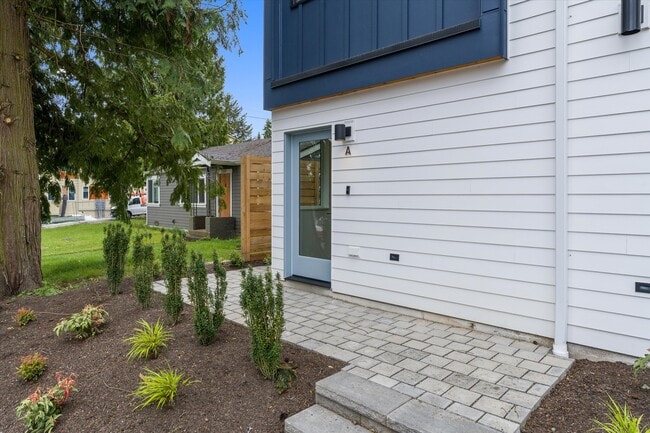 Building Photo - 2151 N 147th St