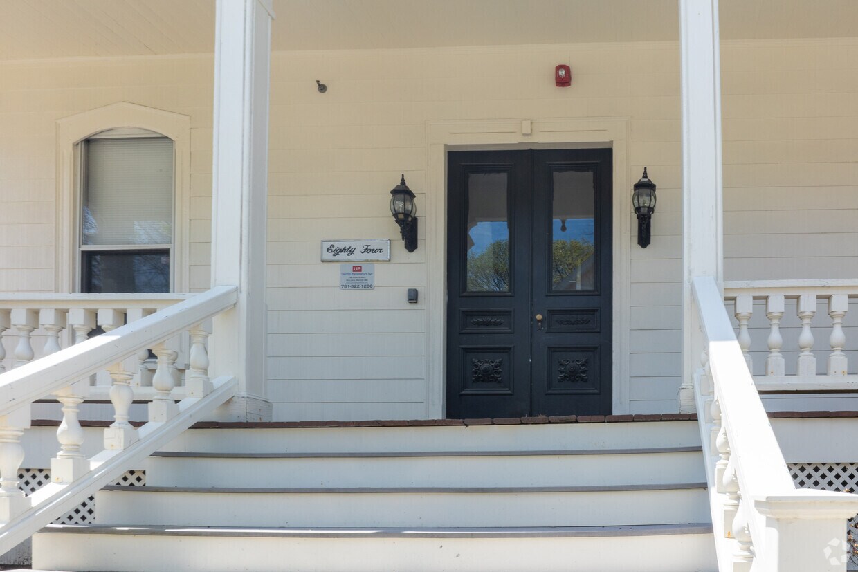 Entrada - 84 Linden Ave