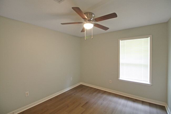 Foto del edificio - 320 Hawthorne Dr