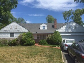 Building Photo - 149 Lakeside Dr E