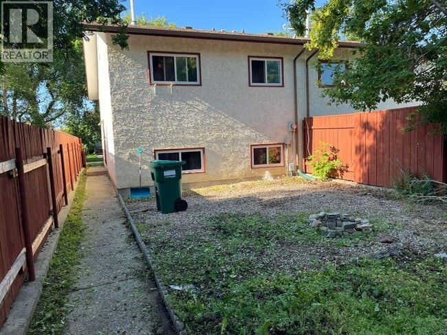 Building Photo - 1907-196A 6a Ave N