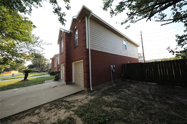 Foto del edificio - 5539 Mountain Forest Dr