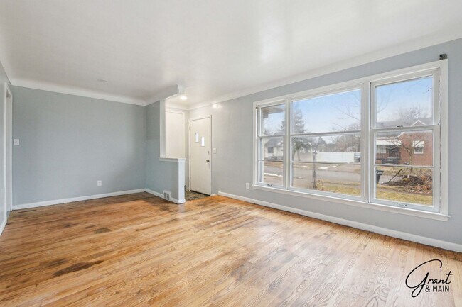 Foto del edificio - $1400 - Fully Renovated 3 Bed 1.5 Bath