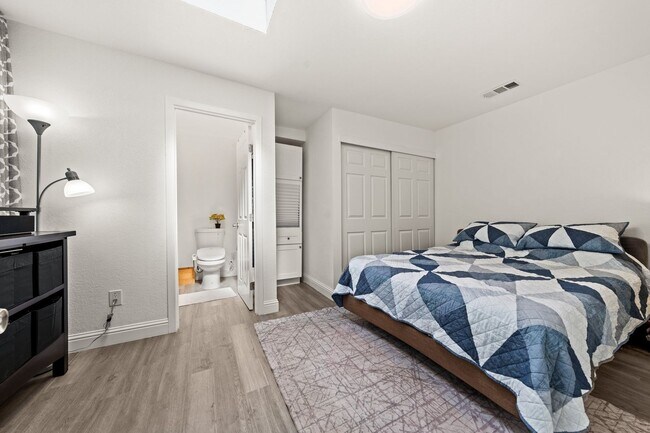 Foto del edificio - Welcome to your beautifully updated home!