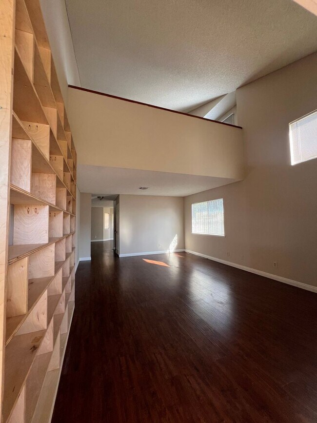 Foto del edificio - 3302-3306 DELTA AVE, / 8409 DOROTHY ST.